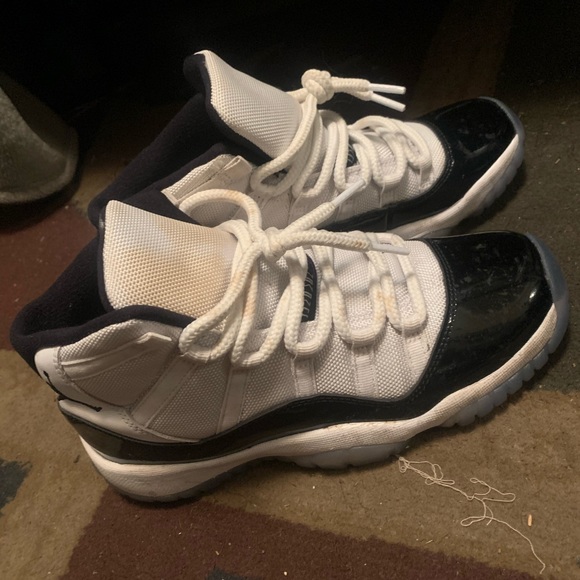 Air Jordan 11 Concord sneakers (GS) - Picture 2 of 4